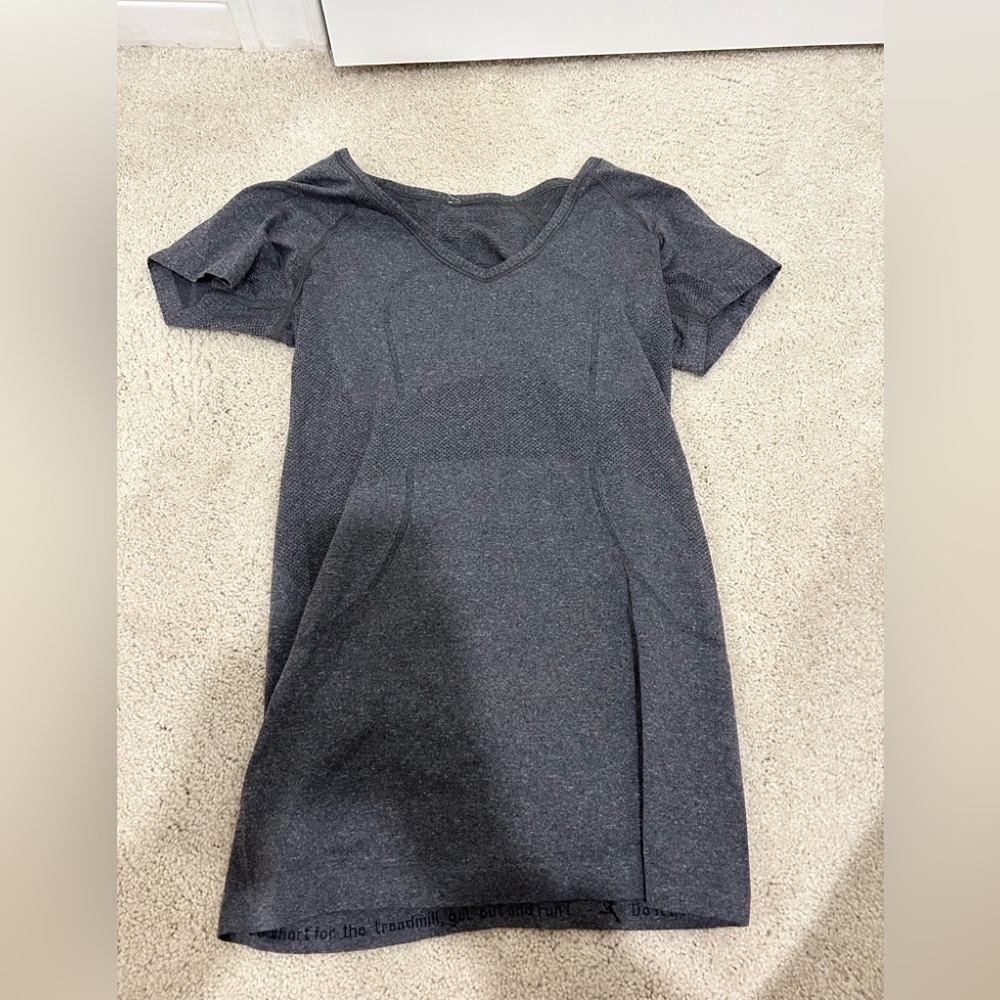 lululemon, size 4, Grey swiftly tech, very lightweight, AMAZING condition